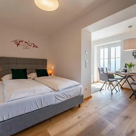 Apartment Laerchenhof 01 *