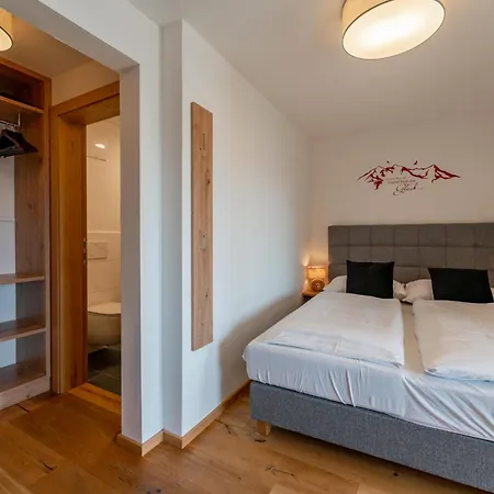 Apartment Laerchenhof 01 *